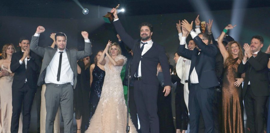 FOTO INFOBAE// CIEN DIAS PARA ENAMORARSE./ El elenco en el momento del anuncio del galard&oacute;n.