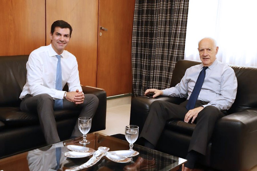 FOTO NA COMPA&Ntilde;EROS. Urtubey y Lavagna integran la f&oacute;rmula anti polarizaci&oacute;n.