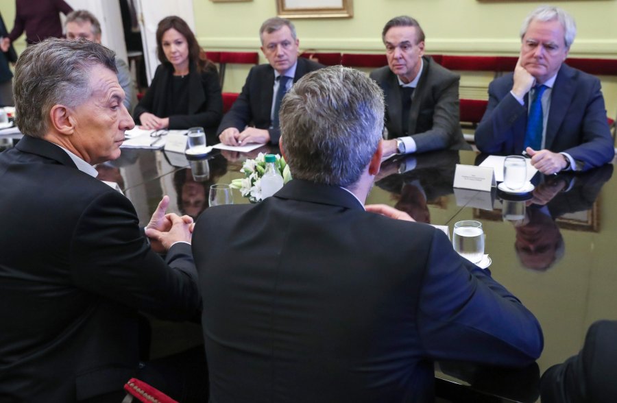 FOTO NA MACRI. Se sent&oacute; al frente de Pichetto.