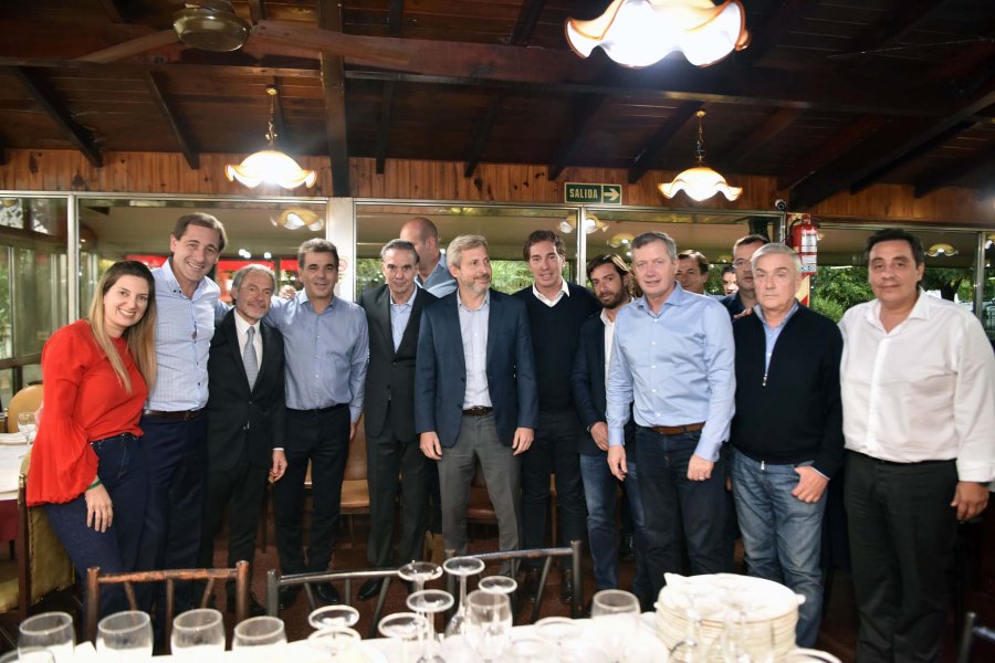 FOTO NA PICHETTO. Con el ala peronista del Gobierno.