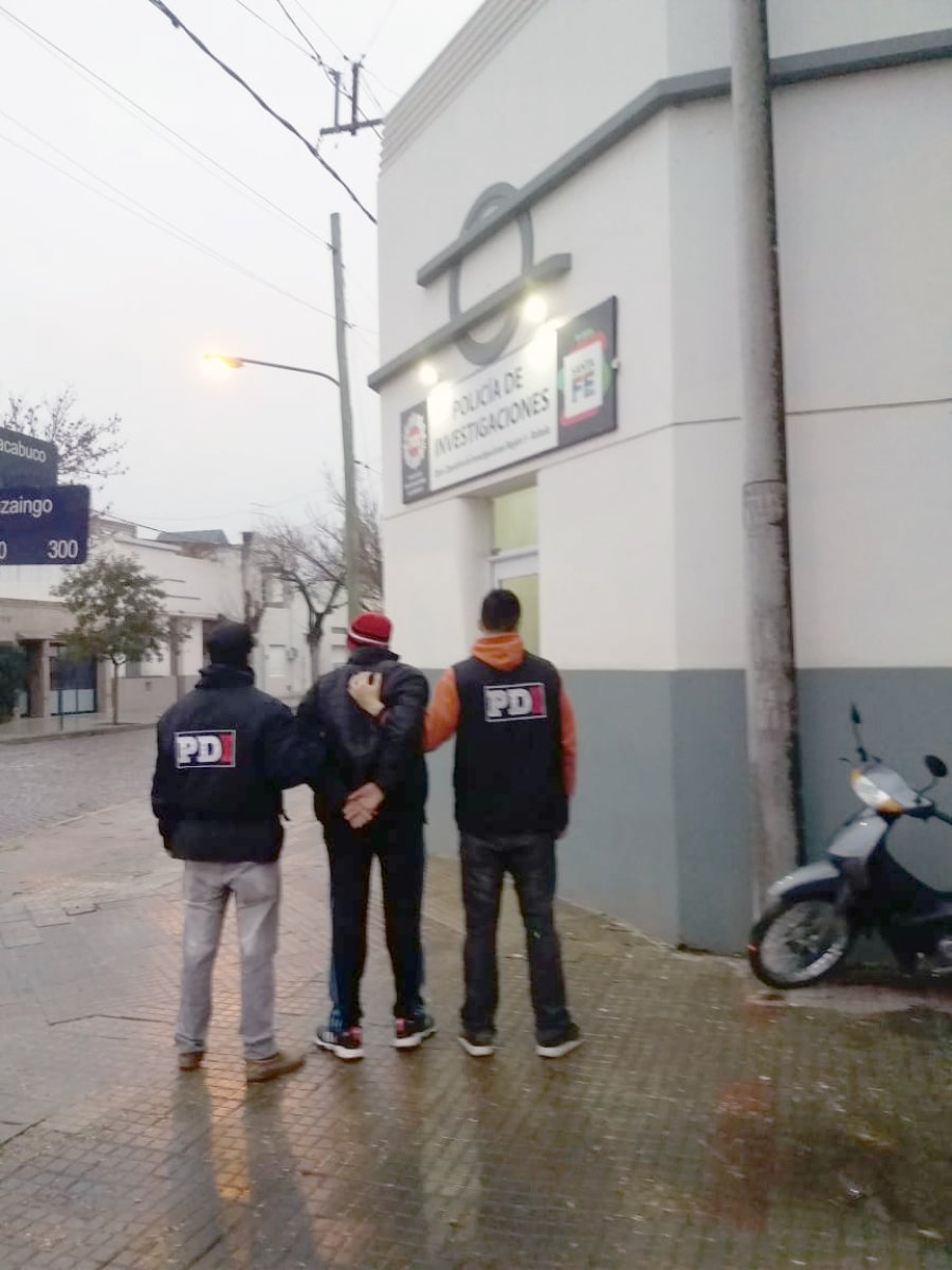 FOTO MINISTERIO DE SEGURIDAD ACCIONAR POSITIVO. Los efectivos policiales pudieron detener al sujeto acusado de varios robos en la ciudad.