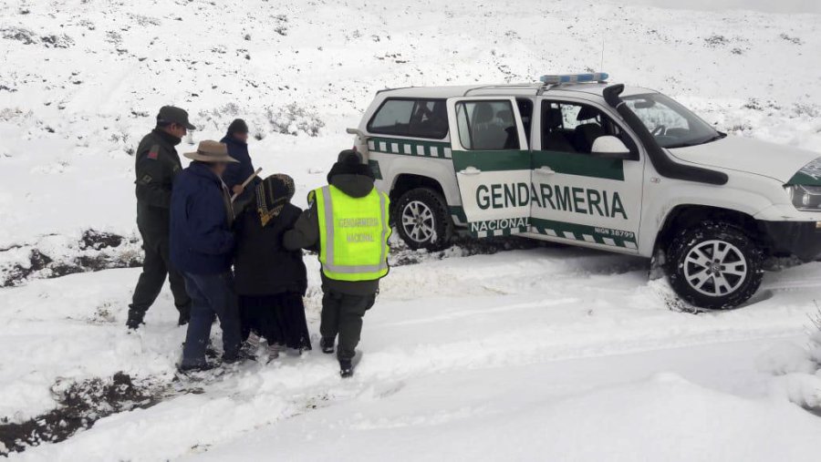 FOTO INTERNET RESCATE. La pareja fue trasladada en un m&oacute;vil.