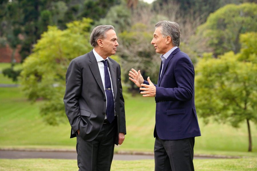 FOTOS ARCHIVO NA CANDIDATOS I. Miguel Pichetto (vice) y Mauricio Macri de Juntos para el Cambio en Olivos.  CANDIDATOS II. Alberto y Cristina Fern&aacute;ndez se postulan por el Frente de Todos, en Merlo.