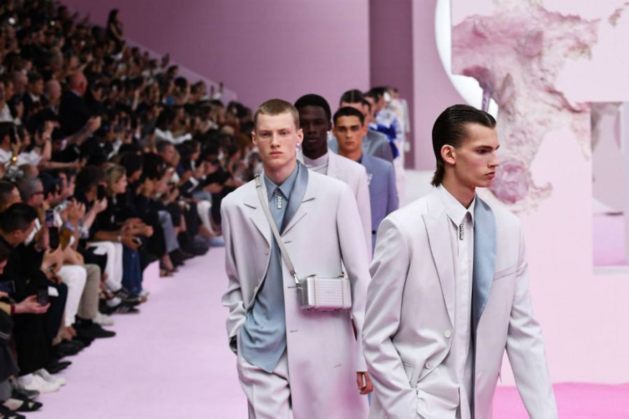 DESFILE./ Moda masculina absolutamente inmaculada.