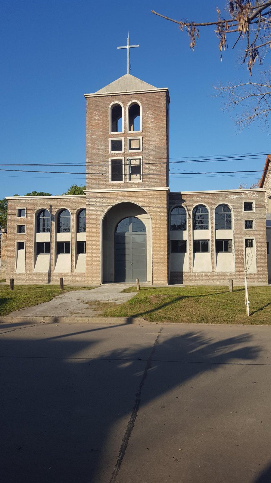 FOTO LA OPINION// CAPILLA SAN JUAN BAUTISTA// El templo del barrio Belgrano.