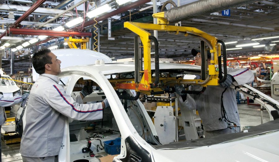 FOTO NA &iquest;POSITIVO? En abril, la econom&iacute;a desaceler&oacute; su ca&iacute;da.