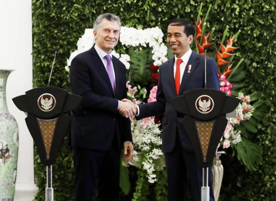 FOTO NA PRESIDENTES. Macri junto a Widodo.