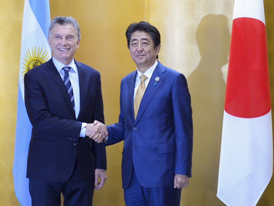 FOTO NA EN OSAKA. Macri durante su encuentro con Shinzo Abe.