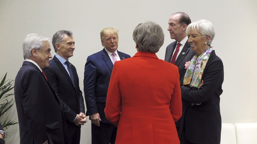 FOTO NA DIALOGO INFORMAL. Macri con Pi&ntilde;era, Trump, May y Lagarde entre otros en Osaka.