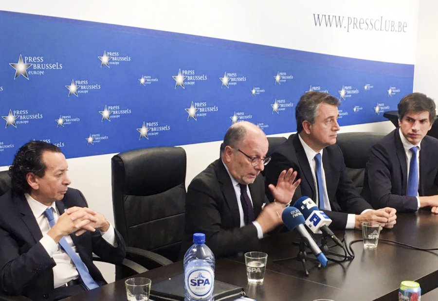 FOTO NA ARGENTINOS. Sica, Faurie y Etchevehere en Bruselas durante la negociaci&oacute;n.