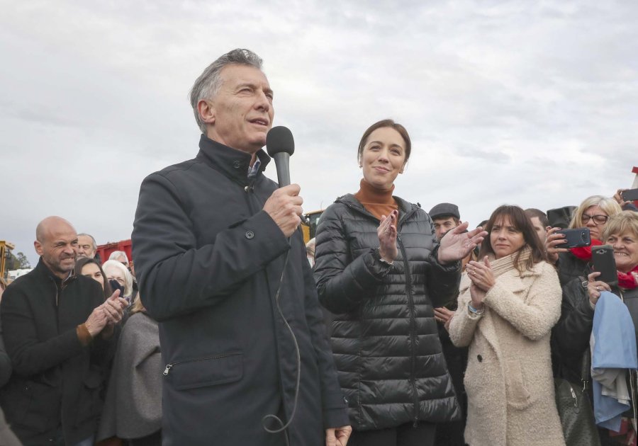 FOTO NA JUNTOS POR EL CAMBIO. Macri junto a Vidal en la Ruta 3.