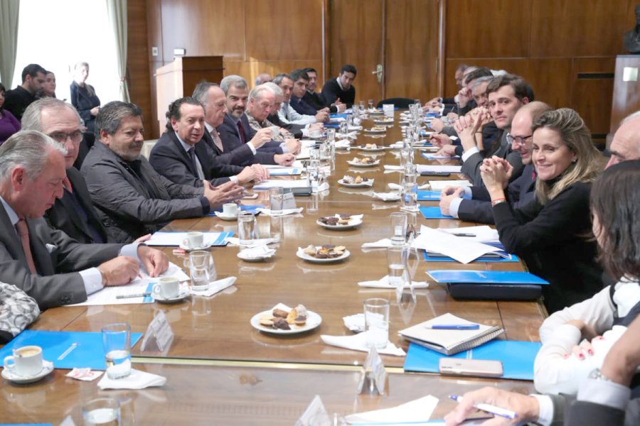 FOTO TWITTER D.SICA REUNION. Sica en la Comisi&oacute;n de Di&aacute;logo Social por el Trabajo.