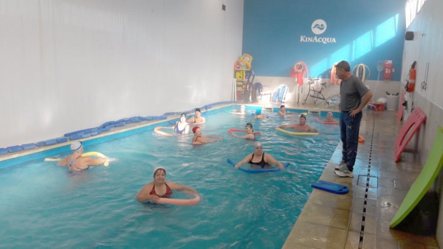 FOTO CP// NATACION./Cuatrocientas personas  participan de las actividades.