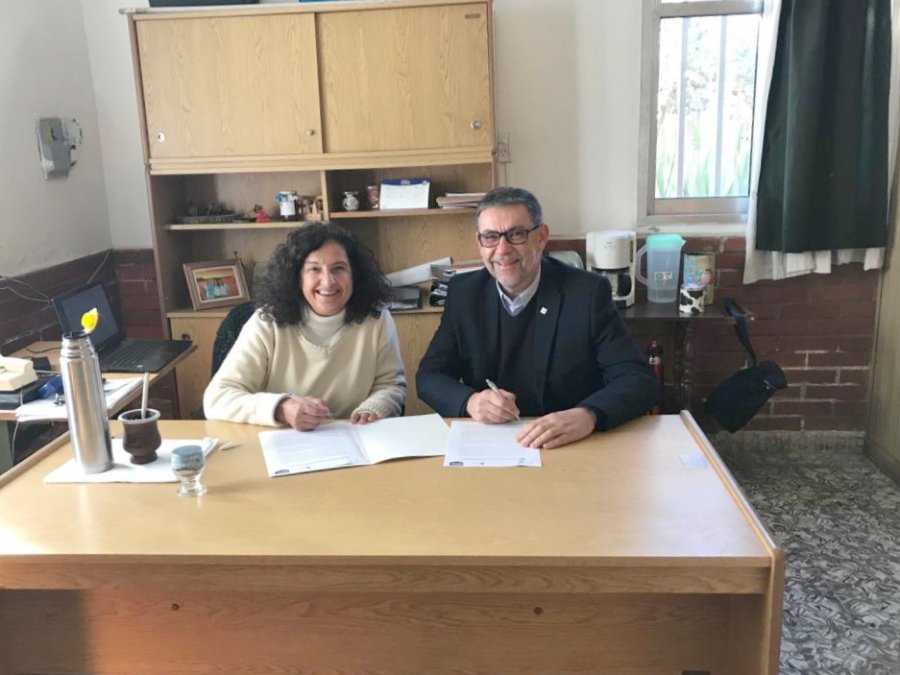 FOTO COMUNICACION UNRAF// CONVENIO// Mar&iacute;a Gorreta y Rub&eacute;n Asc&uacute;a al celebrar el acuerdo de cooperaci&oacute;n.