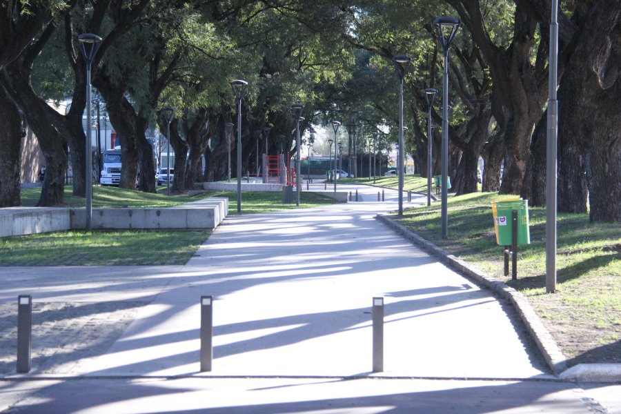 FOTO J. BARRERA PLAZA 9 DE JULIO. Esta tarde ser&aacute; el centro de la fiesta.  CANTEROS DE SALVA. Su refuncionalizaci&oacute;n se inaugur&oacute; a fines de mayo.