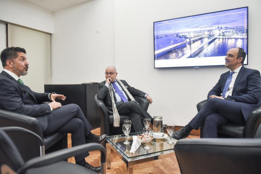 FOTO SCS DIALOGO. El gobernador Lifschitz recibi&oacute; a Faurie en Casa de Gobierno.  FOTO PRENSA MUNICIPIO SANTA FE REUNION. El canciller Faurie junto al intendente Jos&eacute; Corral.