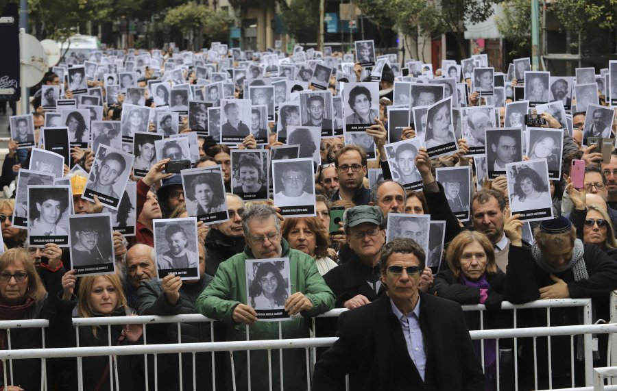 FOTO NA 25 A&Ntilde;OS SIN JUSTICIA. Se realiz&oacute; un nuevo acto para recordar a las v&iacute;ctimas y exigir c&aacute;rcel a los culpables.