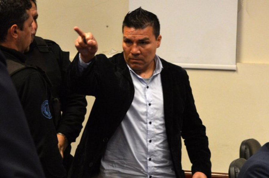 FOTO UNO EN EL JUICIO. El ex boxeador hizo gestos amenazantes contra los periodistas.