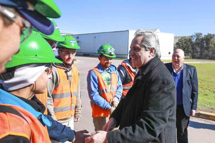 FOTO NA BUSCANDO VOTOS. Fern&aacute;ndez tambi&eacute;n hace foco en C&oacute;rdoba.