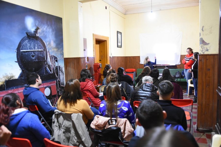 FOTO CP// CURSO INTRODUCTORIO./ Vista del encuentro llevado a cabo en el barrio Sarmiento.
