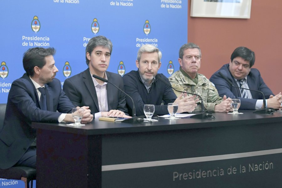FOTO NA FUNCIONARIOS. Frigerio busc&oacute; dar tranquilidad sobre el escrutinio.