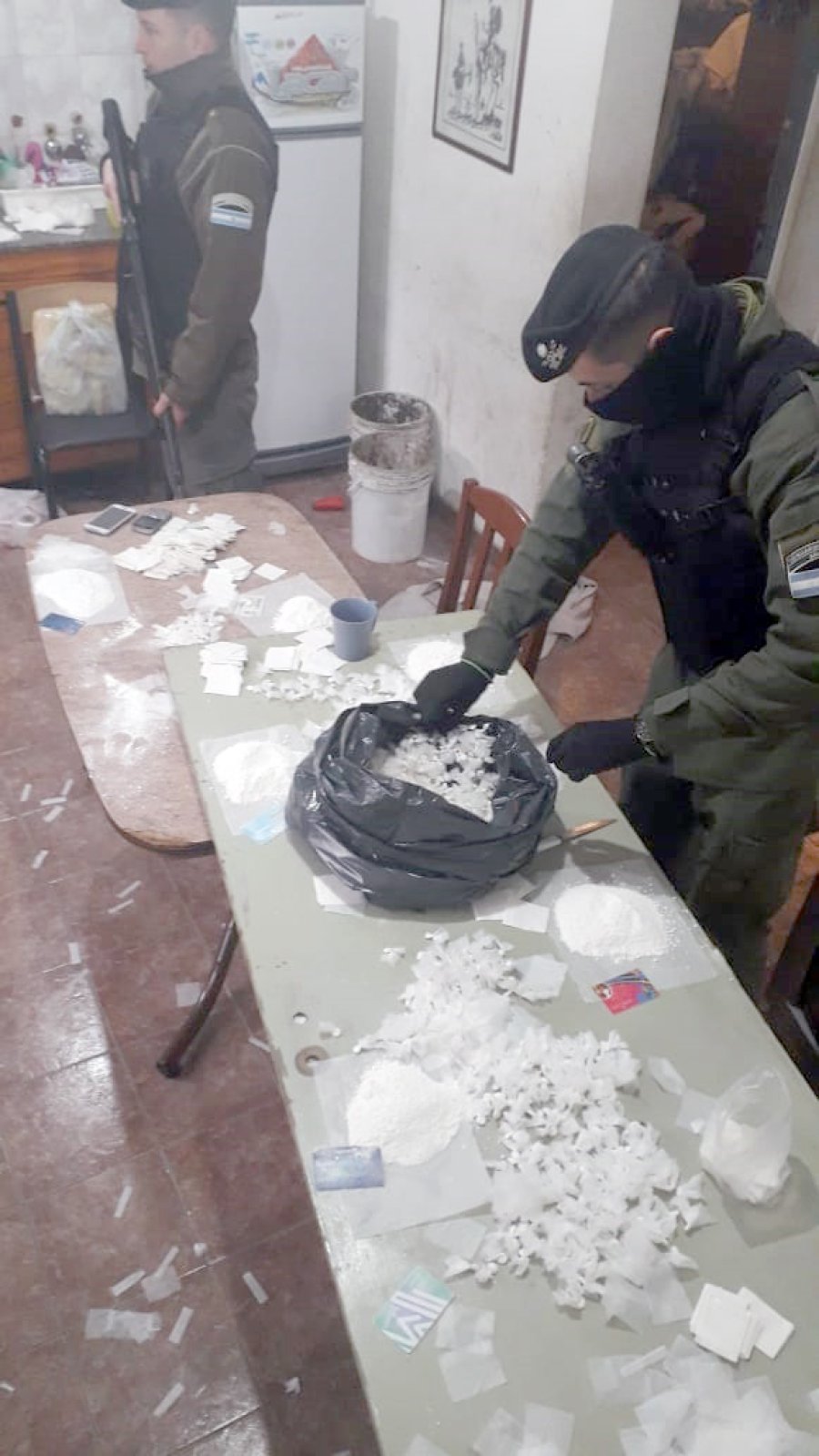 FOTO PRENSA GENDARMERIA GOLPE AL NARCOTRAFICO. Gendarmeria incaut&oacute; droga y detuvo a 17 personas.