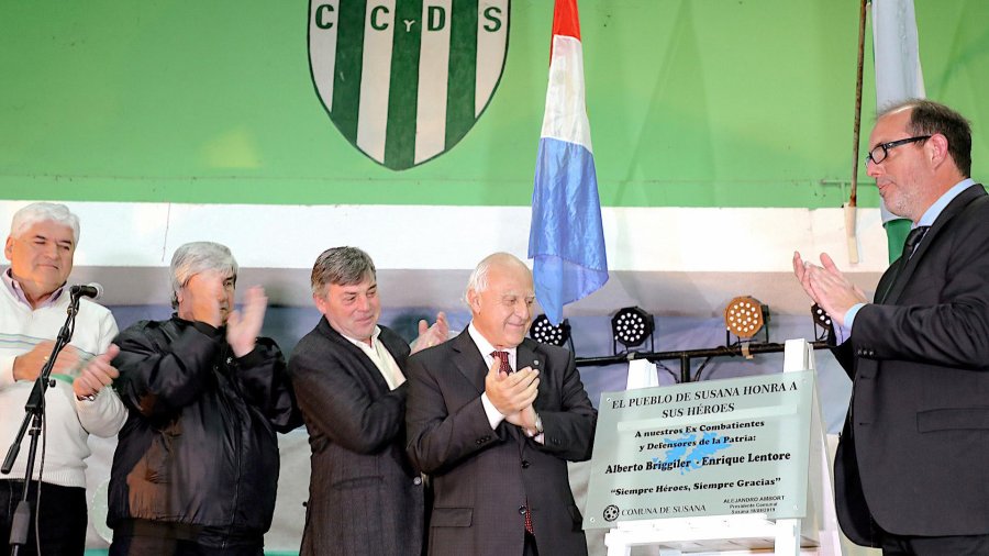 FOTO SCS// CEREMONIA.// Lifschitz y Ambort en el momento de descubrir la placa.