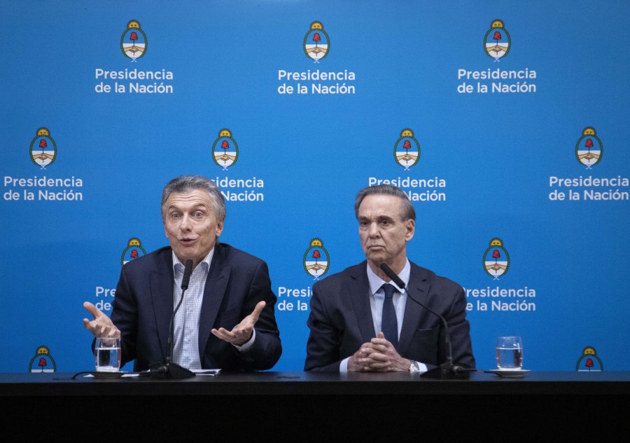 FOTO NA LA FORMULA. Pichetto y Macri dieron la cara despu&eacute;s de la reuni&oacute;n de gabinete.