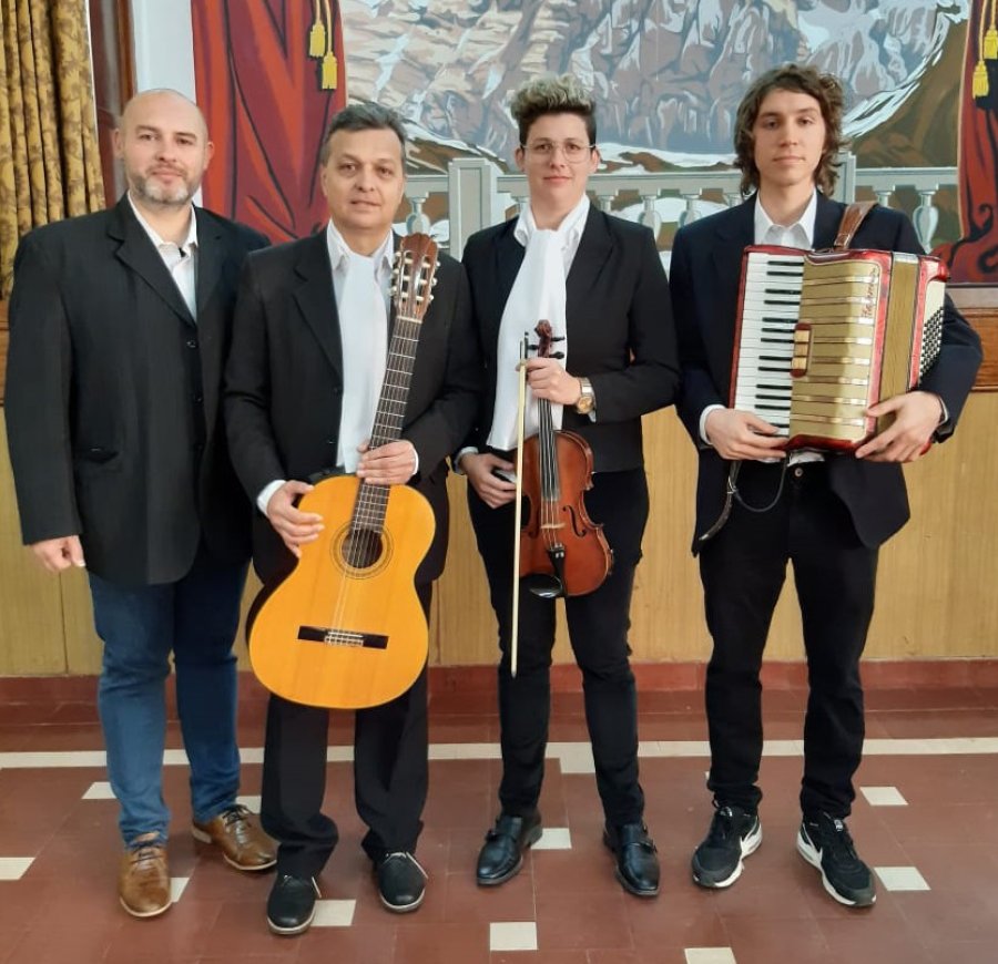 MUSICOS/ El pr&oacute;ximo viernes iniciar&aacute;n la gira. GRUPO./ El elenco que actuar&aacute; en el festival portugu&eacute;s.