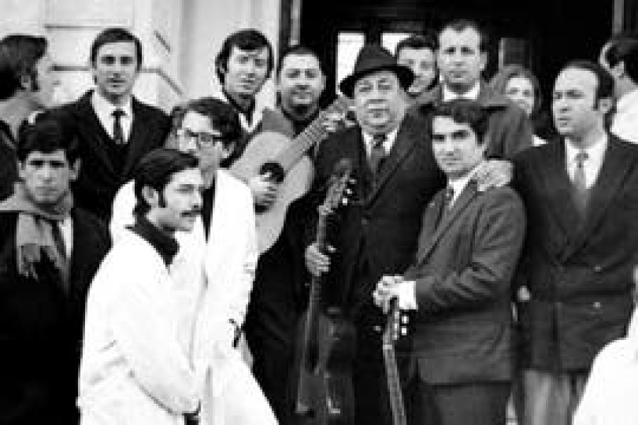 FOTO ARCHIVO "CHANGO" RODRIGUEZ. Junto a su guitarra en tiempo de esplendor.