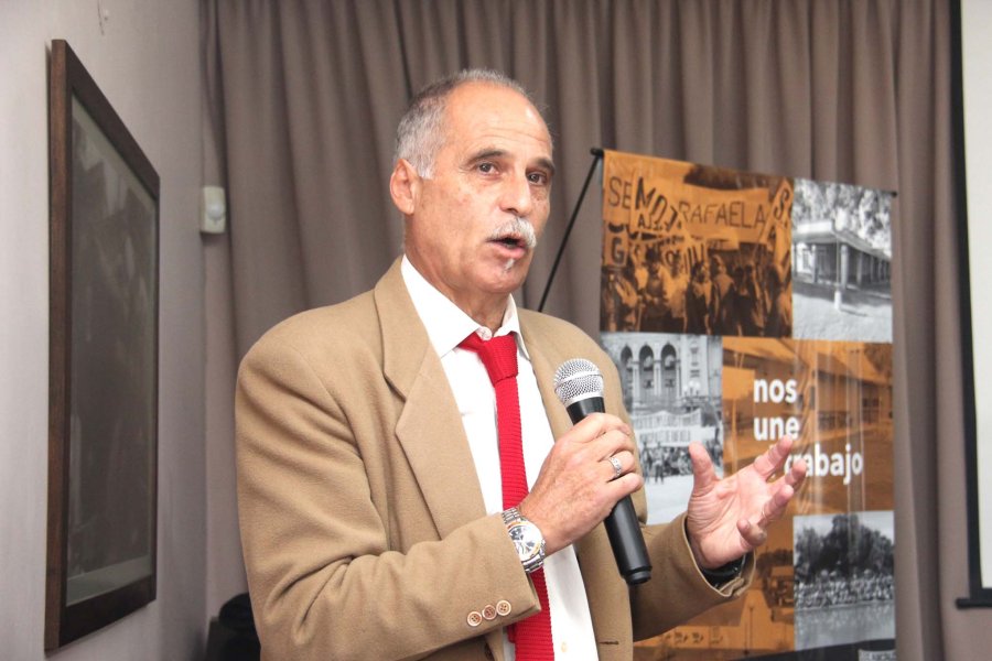 FOTO J. BARRERA// INFORME.// Fue ofrecido por Marcos Sosa, Darío Cocco, Miguel Muñoz yt Cristian Porrato. MIGUEL MUÑOZ. El oncólogo durante su exposición.