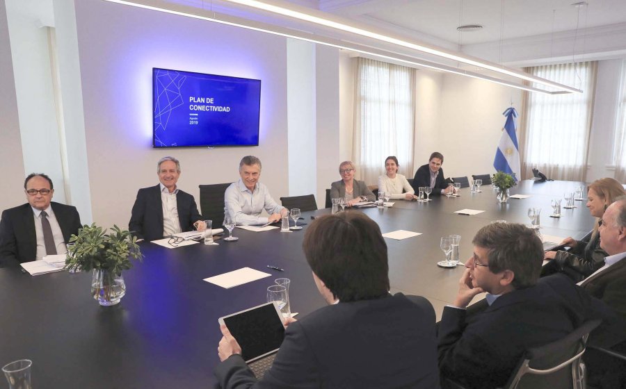 FOTO NA MACRI. En Olivos con el secretario de Gobierno de Modernizaci&oacute;n, Andr&eacute;s Ibarra y su equipo.