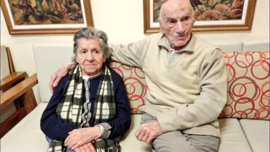 FOTO ROSARIO3 FINAL FELIZ. La pareja de abuelos ya vive en el Hogar Espa&ntilde;ol de Rosario.