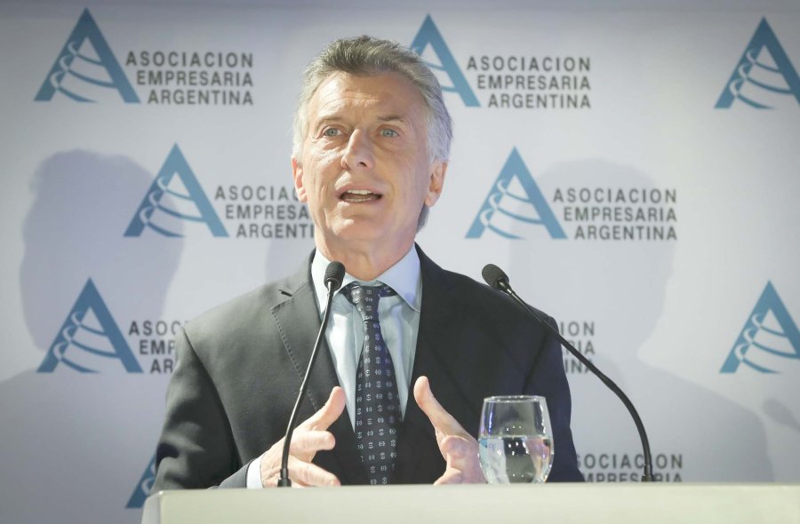 FOTO NA MACRI. Al exponer ante los empresarios en AEA.