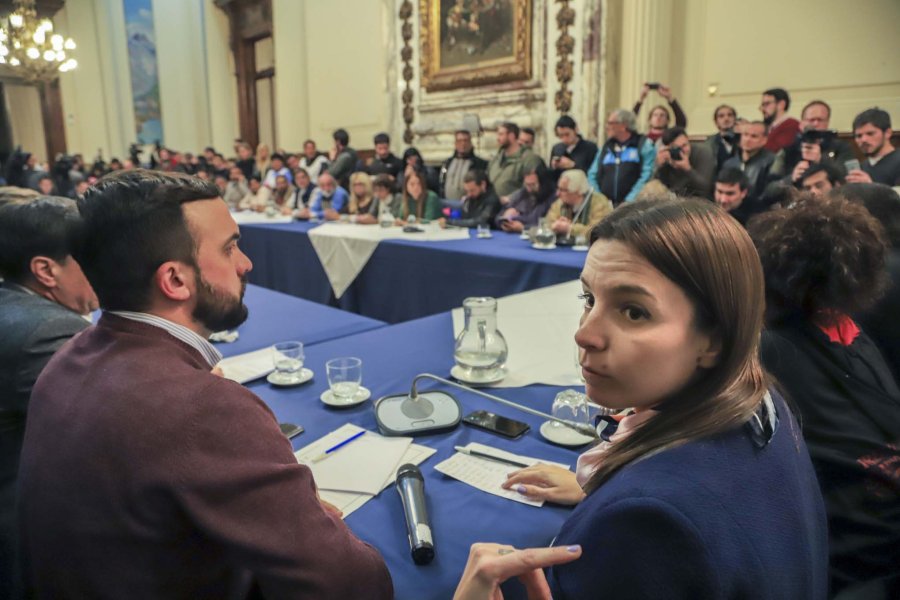 FOTO NA DIPUTADOS. Durante la reuni&oacute;n con movimientos sociales, la semana pasada.