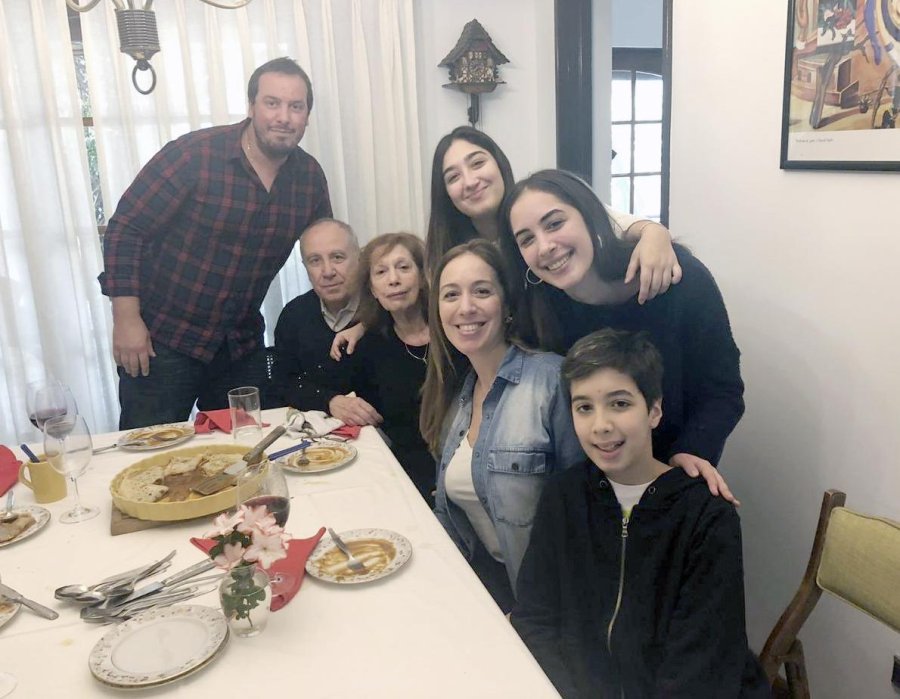 FOTO NA VIDAL. Subi&oacute; una foto a redes sociales del festejo de su cumplea&ntilde;os junto a familiares.