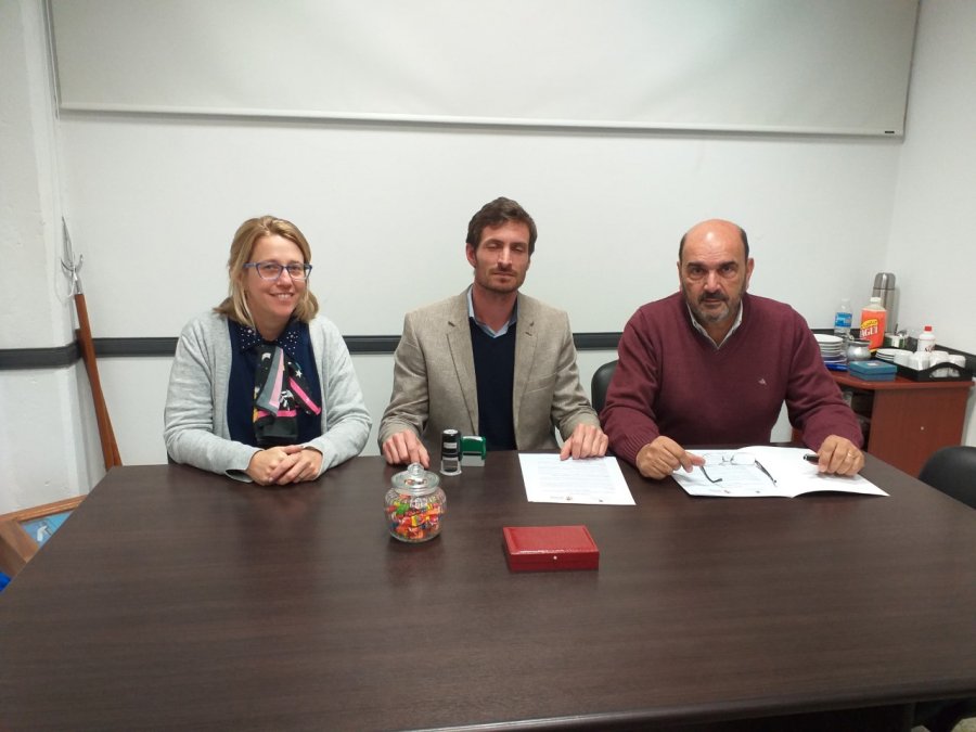 FOTO PRENSA UTN// CONVENIO//Romina R&eacute;bola, Gonzalo Aira y Oscar David  al celebrar el acuerdo.