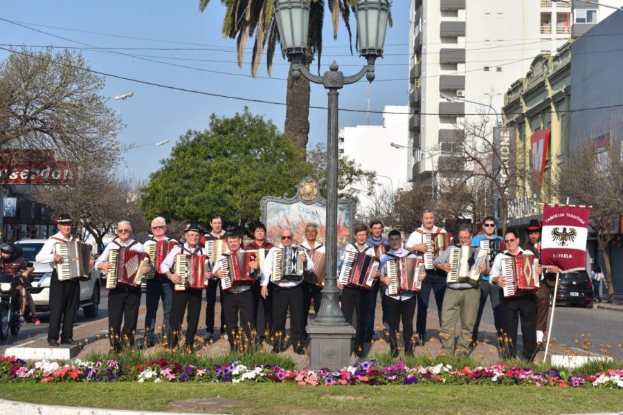 FOTO FAMILIA TRENTINA// ACORDEONISTAS./ Los m&uacute;sicos que participaron de la tradicional realizaci&oacute;n.