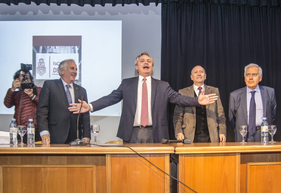 FOTO NA FERNANDEZ. En la Universidad Nacional de C&oacute;rdoba.