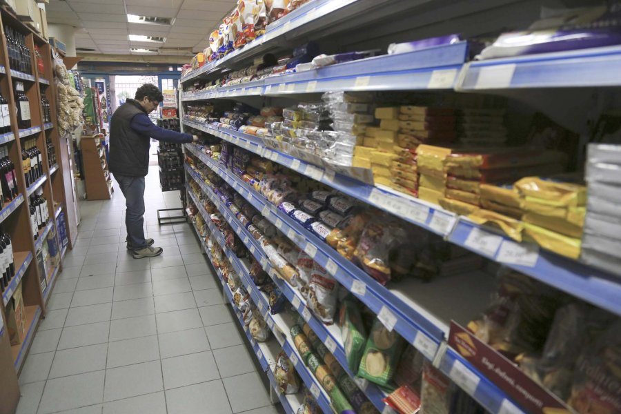 FOTO NA CLIENTES SE BUSCAN. Los precios suben y la plata no alcanza.