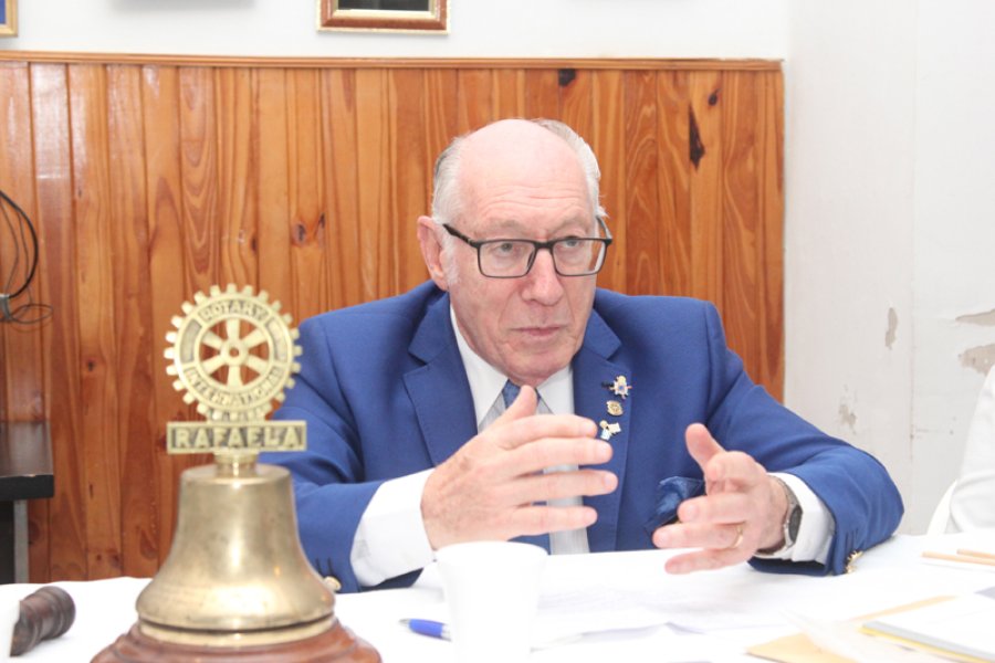 FOTO J. .BARRERA// GOBERNADOR./ Ernesto Atilio Pangia ofreciendo detalles de la actividad rotaria.