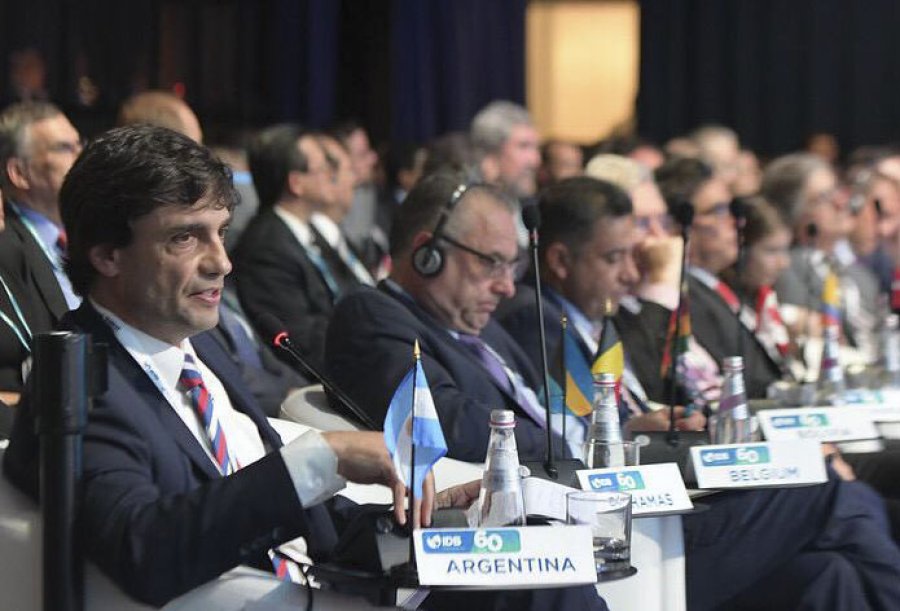 FOTO NA MINISTRO. Lacunza al participar de la actividad del BID.
