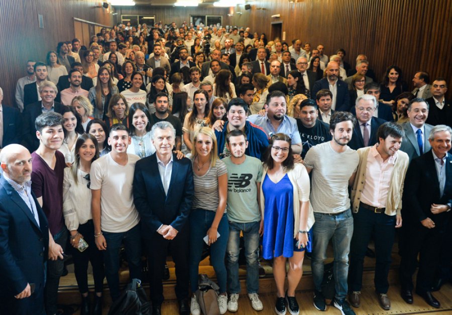 FOTO NA MAURICIO MACRI. Durante su sorpresiva visita a la UBA.