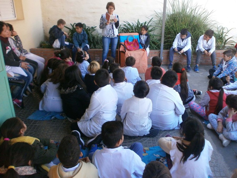 FOTO PRENSA ESCUELA// FERIA DEL LIBRO/ Una de las exitosas acciones cumplidas durante su realizaci&oacute;n.