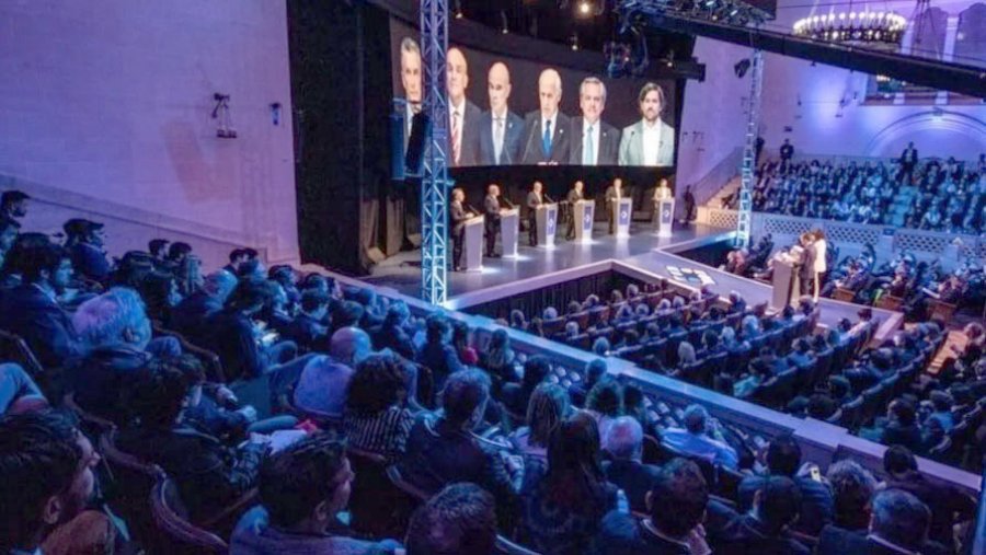 FOTO NA PRIMER DEBATE. Se realiz&oacute; en el Paraninfo de la Universidad del Litoral, el pr&oacute;ximo domingo ser&aacute; el segundo en la UBA.