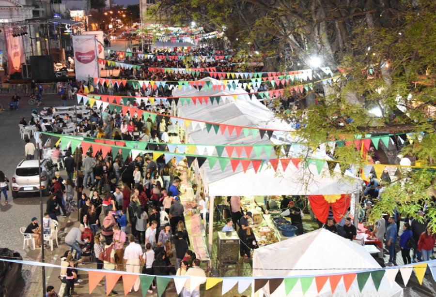 FOTO CP// FIETA DE LAS CULTURAS./ Vista general de una de las ediciones de esta ya tradicional realizaci&oacute;n.