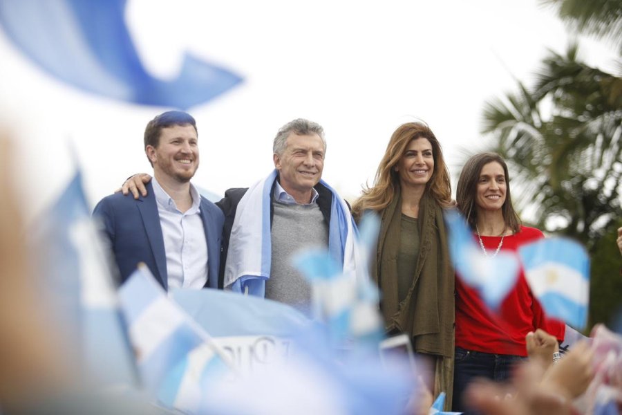 FOTO PRENSA ANGELINI RECONQUISTA. Federico Angelini junto a Mauricio Macri y Juliana Awada entre otros.