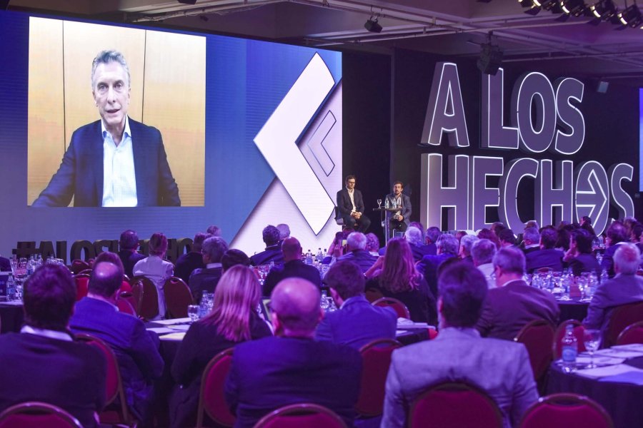 FOTO NA MACRI. Habl&oacute; en IDEA, pero desde lejos.