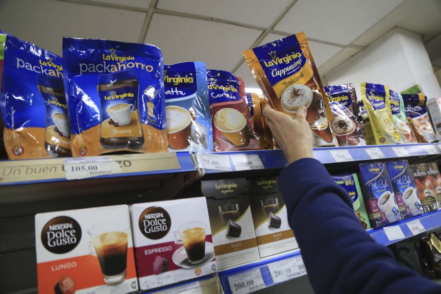 FOTO NA DEFICITS. Con la ca&iacute;da del poder adquisitivo del salario baja el consumo.