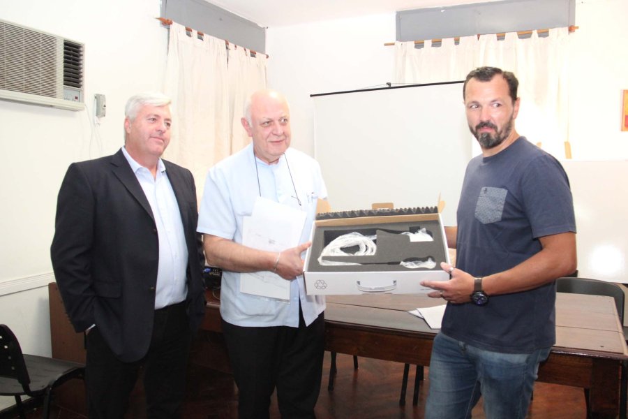 FOTO J. BARRERA// ENTREGA./ Ayer por la ma&ntilde;ana se procedi&oacute; a efectivizar el donativo.